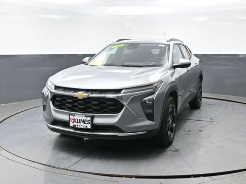 Used 2024 Chevrolet Trax LT w/ Driver Confidence Package FWD image 8