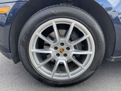 Used 2018 Porsche Macan Sport Edition AWD/4WD image 19