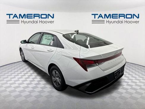 New 2026 Hyundai Elantra SE FWD image 3