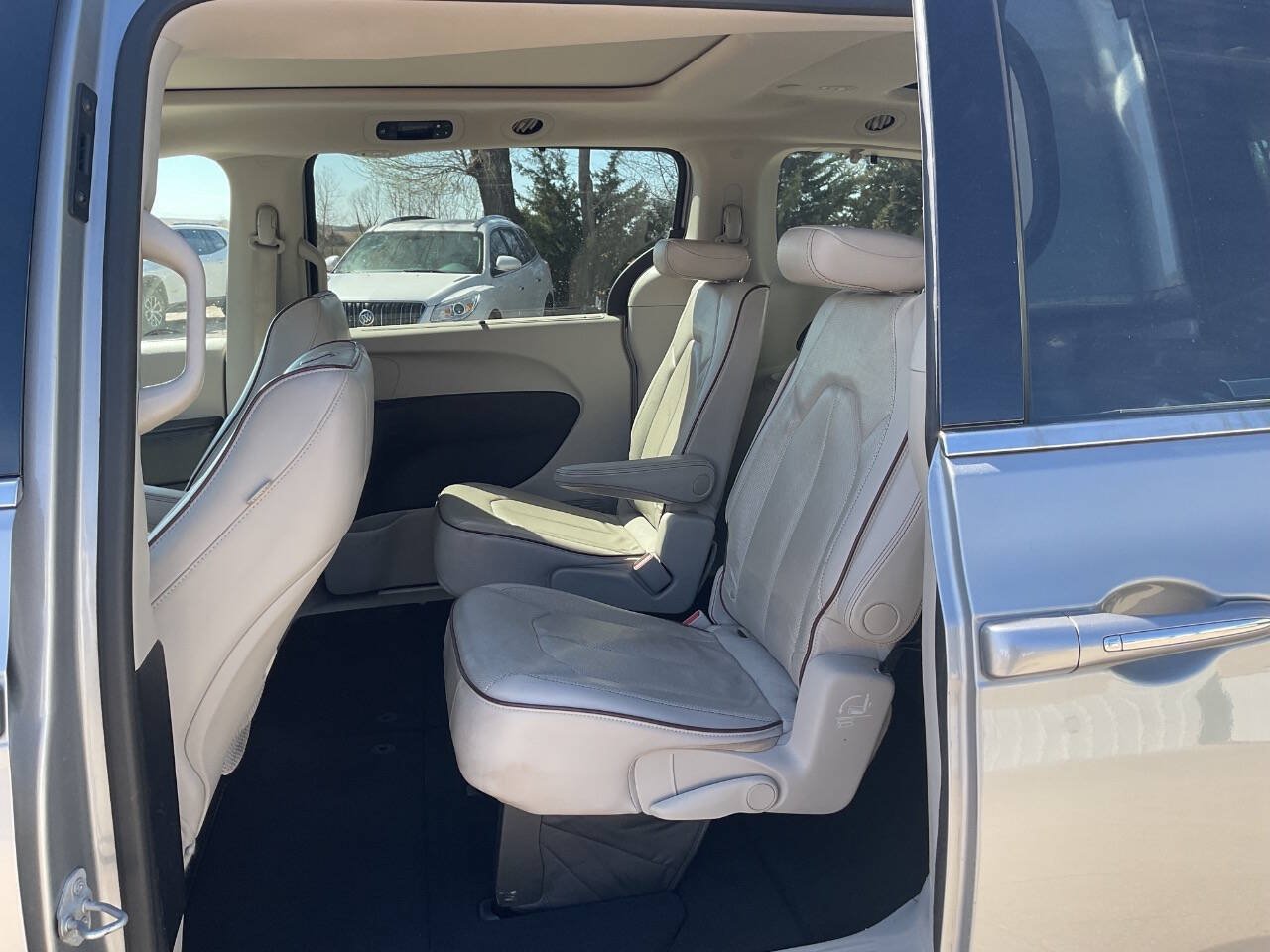 Used 2020 Chrysler Pacifica Limited FWD image 18