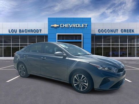 Used 2024 Kia Forte LXS image 2