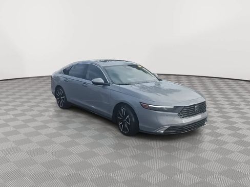 Used 2025 Honda Accord Touring image 2