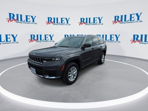 Used 2024 Jeep Grand Cherokee L Laredo image 4