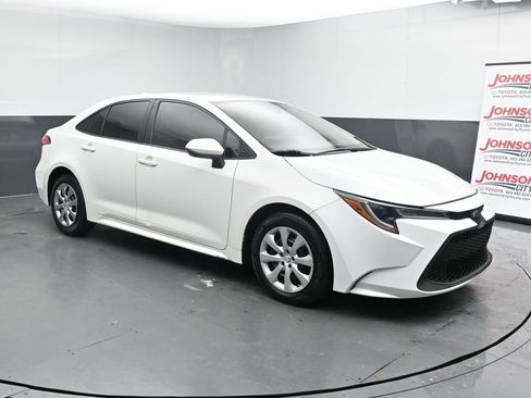 Used 2021 Toyota Corolla LE image 2