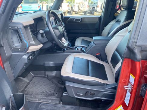 Used 2024 Ford Bronco Wildtrak image 10