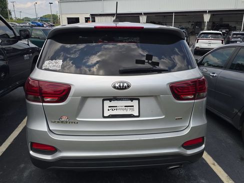 Used 2019 Kia Sorento FWD image 5