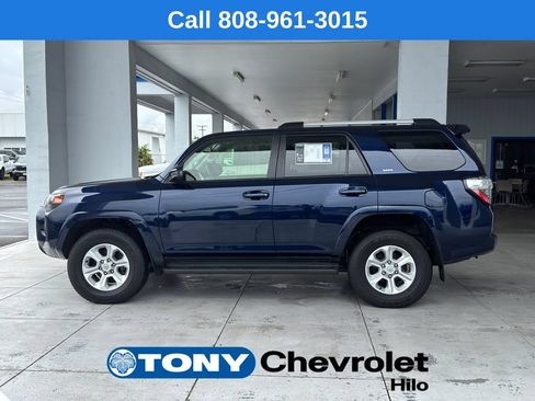 Used 2023 Toyota 4Runner SR5 AWD/4WD image 2