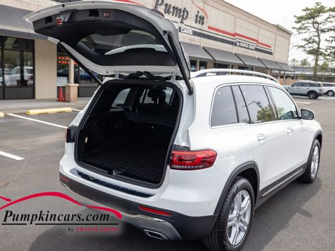 Used 2023 Mercedes-Benz GLB 250 4MATIC w/ Premium Package image 12
