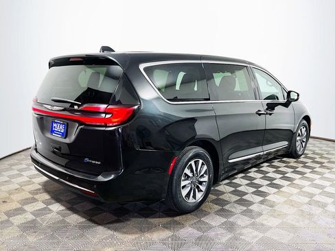 Used 2023 Chrysler Pacifica Limited FWD image 7