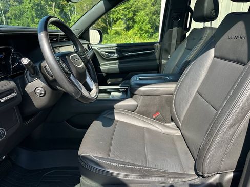 Used 2021 GMC Yukon Denali w/ Denali Premium Package AWD/4WD image 10