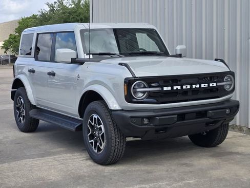 New 2026 Ford Bronco Outer Banks AWD/4WD image 2
