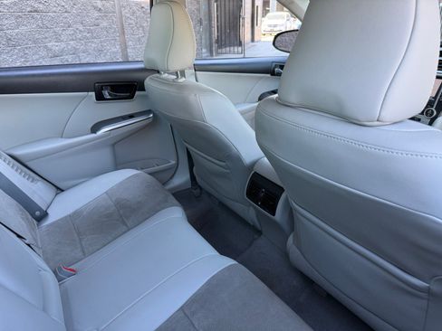Used 2012 Toyota Camry XLE w/ Leather Pkg image 20