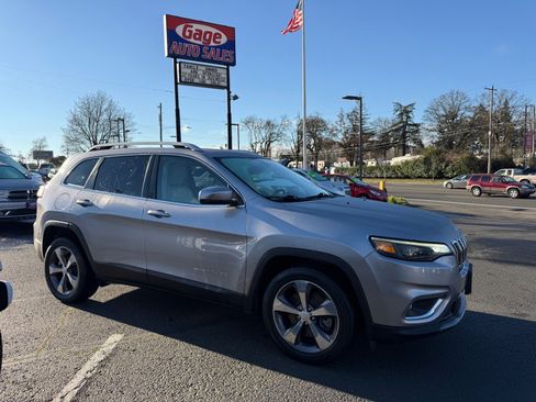 Used 2020 Jeep Cherokee Limited w/ Luxury Group FWD image 10
