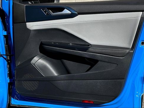 Certified 2024 Volkswagen Taos SE image 23