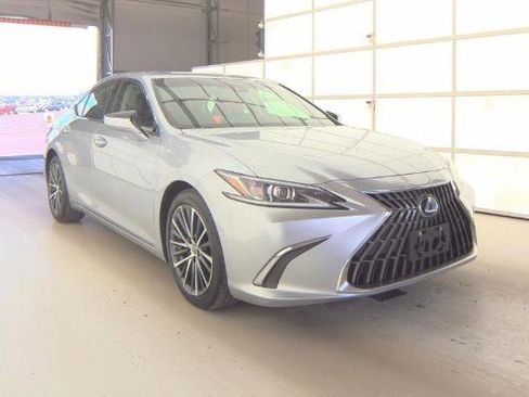Used 2022 Lexus ES 300h w/ Premium Package FWD image 3