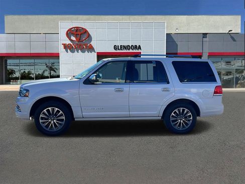 Used 2017 Lincoln Navigator Select image 6