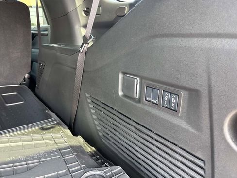 Used 2026 Chevrolet Tahoe Z71 w/ Comfort Package AWD/4WD image 19