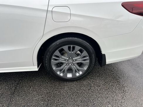 Certified 2025 Honda Odyssey Touring image 9