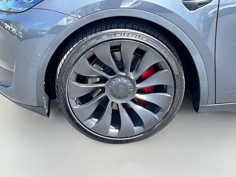 Used 2023 Tesla Model Y Performance AWD/4WD image 32