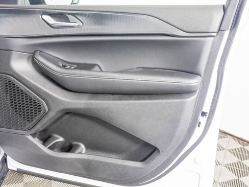 New 2025 Jeep Grand Cherokee L Altitude image 36