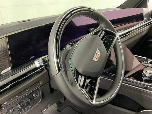 Used 2025 Cadillac Escalade Sport AWD/4WD image 18