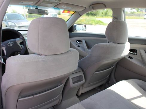 Used 2009 Toyota Camry LE FWD image 16
