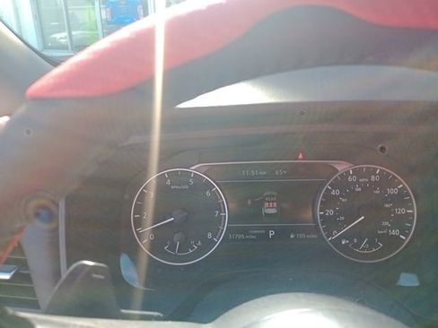 Used 2024 Nissan Rogue SV w/ SV Premium Package image 6