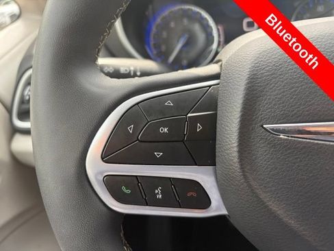 Used 2024 Chrysler Pacifica Touring-L FWD image 35