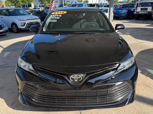 Used 2018 Toyota Camry LE FWD image 2