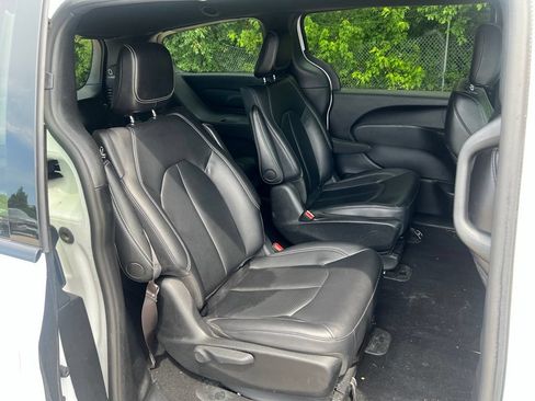 Used 2024 Chrysler Pacifica Limited FWD image 38