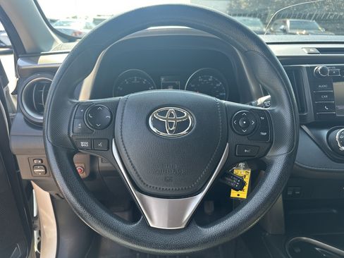 Used 2018 Toyota RAV4 LE FWD image 2