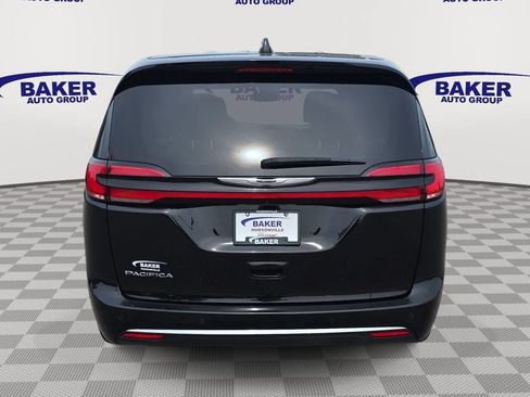 Used 2025 Chrysler Pacifica Select FWD image 6