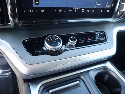 New 2025 Ford Expedition Platinum w/ Driver's Package image 9