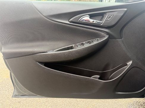 Used 2017 Chevrolet Malibu LT image 23