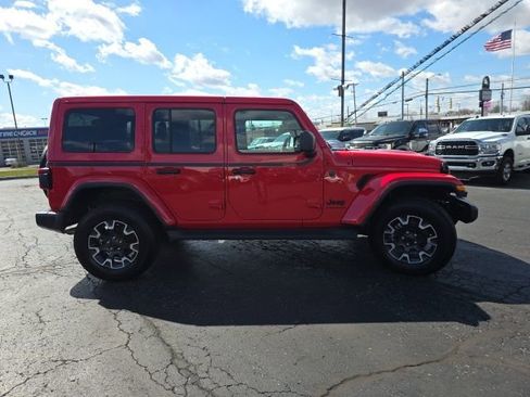 Used 2025 Jeep Wrangler Unlimited Sahara w/ Safety Group AWD/4WD image 9