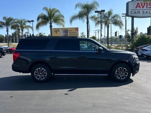 Used 2023 Ford Expedition Max XLT image 5