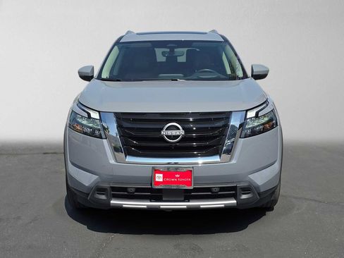 Used 2025 Nissan Pathfinder Platinum AWD/4WD image 8