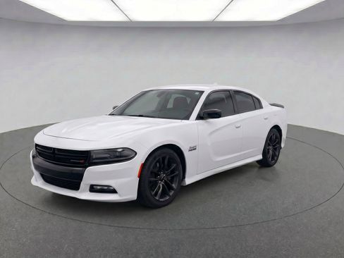 Used 2018 Dodge Charger R/T w/ Blacktop Package RWD image 4