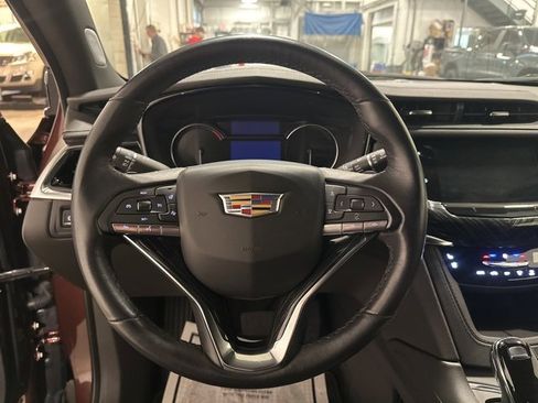 Used 2023 Cadillac XT6 Premium Luxury image 18