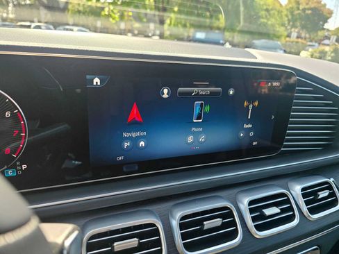 Used 2026 Mercedes-Benz GLS 450 4MATIC image 31
