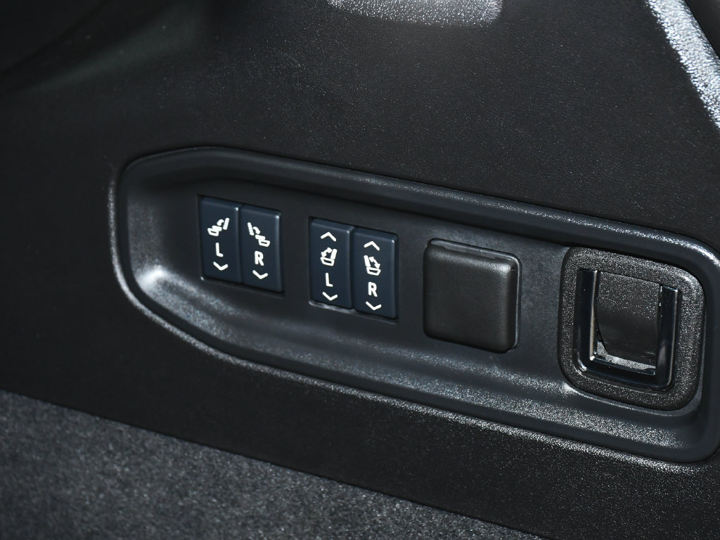 Used 2026 Cadillac Vistiq Platinum w/ LPO, Floor Liner Package AWD/4WD image 68