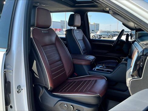 Used 2024 GMC Sierra 3500 Denali Ultimate image 10