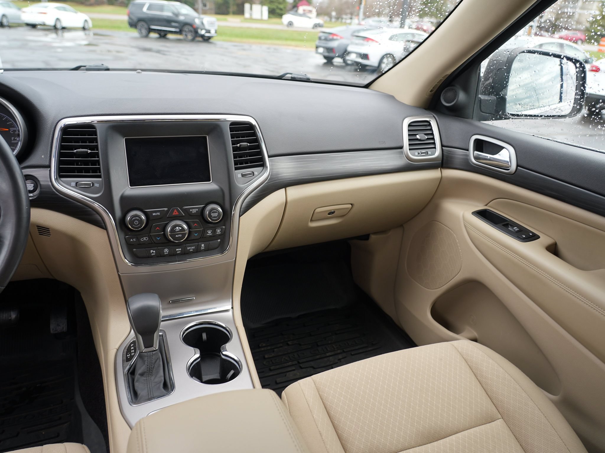 Used 2019 Jeep Grand Cherokee Laredo AWD/4WD image 22