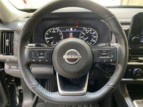 Used 2024 Nissan Pathfinder SL AWD/4WD image 33