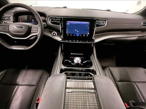 Used 2024 Jeep Wagoneer L Series III w/ Premium Group I image 14