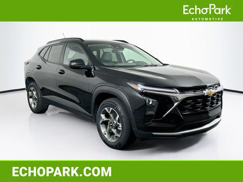 Used 2025 Chevrolet Trax LT w/ LT Convenience Package FWD image 1