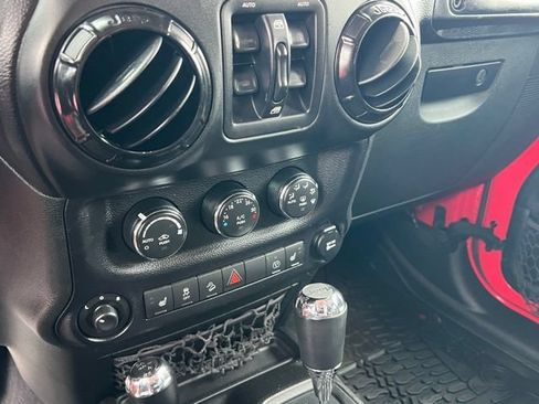 Used 2015 Jeep Wrangler Unlimited Sahara w/ Quick Order Package 24X AWD/4WD image 17