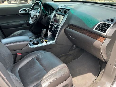 Used 2014 Ford Explorer Limited w/ Equipment Group 302A AWD/4WD image 9