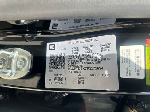 Used 2024 Chevrolet Colorado Z71 w/ Z71 Convenience Package 2 image 31