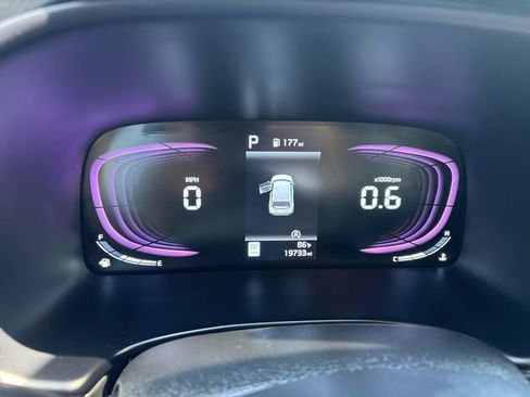 Used 2025 Kia Soul LX w/ LX Technology Package FWD image 14
